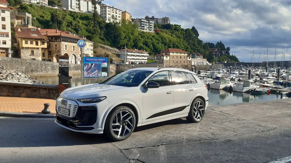 Mehrmals verschoben, ab Mitte Juli im Handel: der Audi Q6 e-tron.