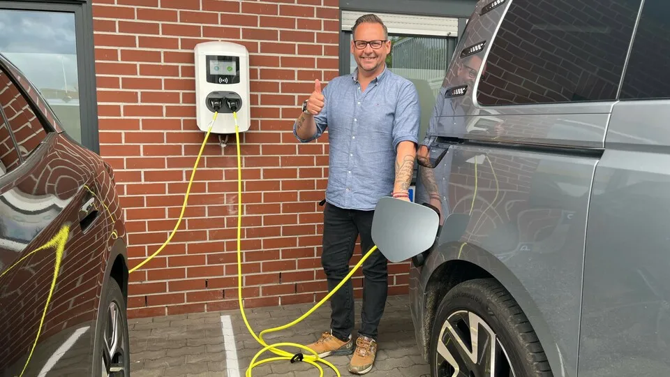 Ladeinfrastruktur und Photovoltaik: Rainer Schnarr setzt bei Vitos auf kosteneffiziente E-Mobilität