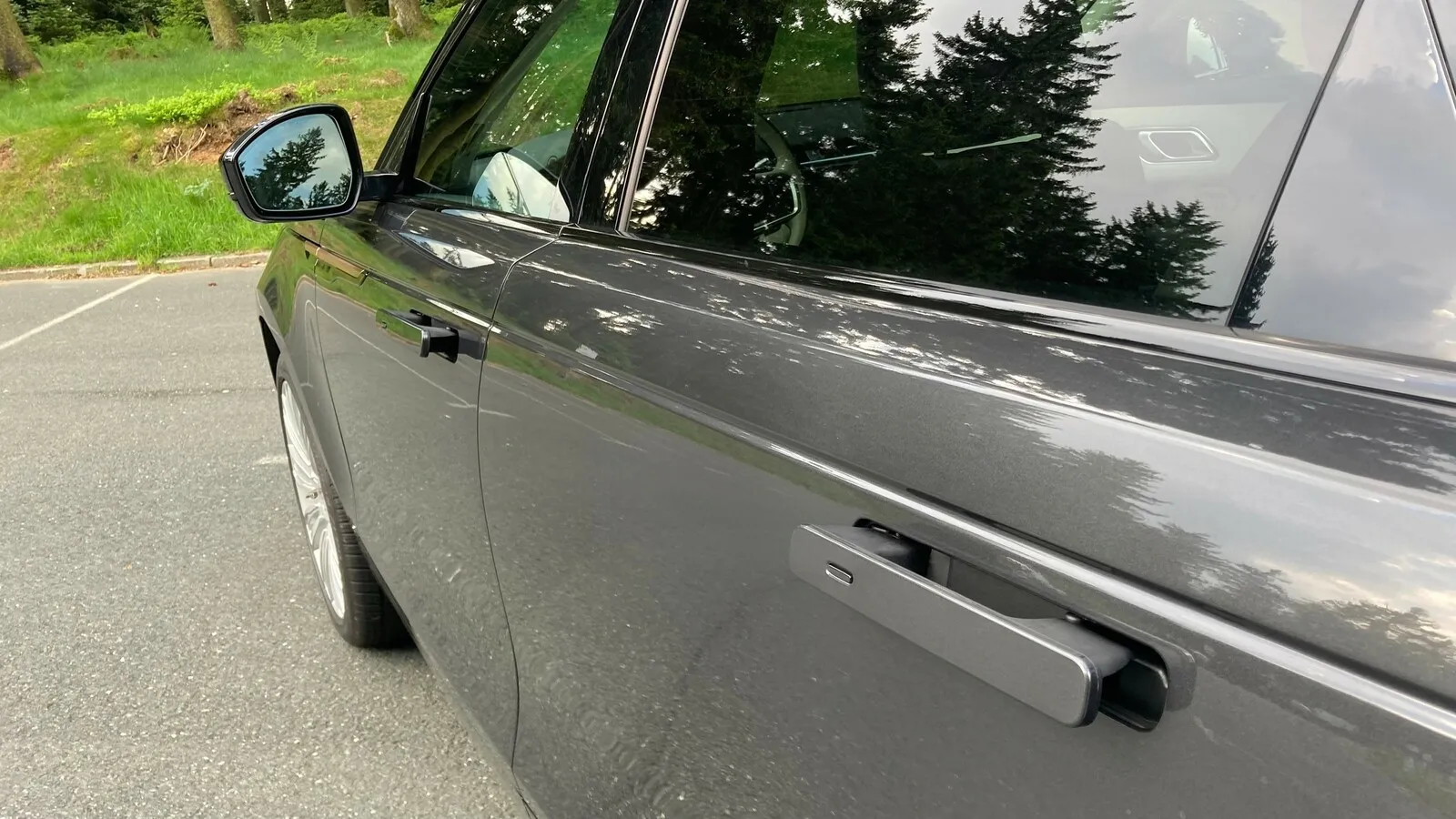 Ebenfalls bekannt vom Velar sind die Türgriffe, …
