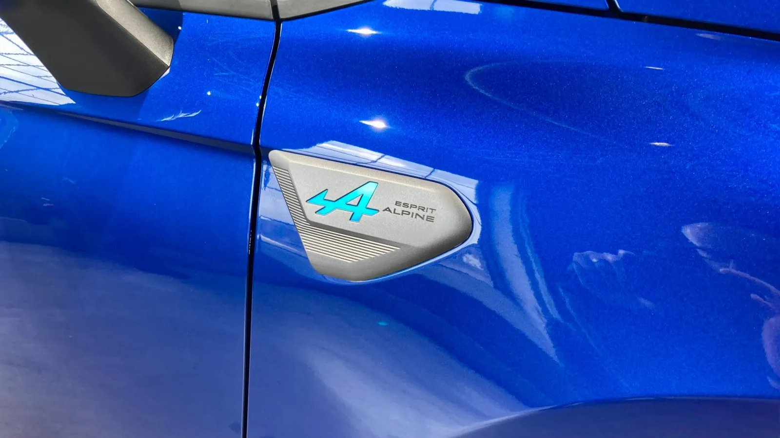Außerdem krönt Renault jetzt auch die Clio-Palette mit der neuen Topausstattung „Esprit Alpine“.