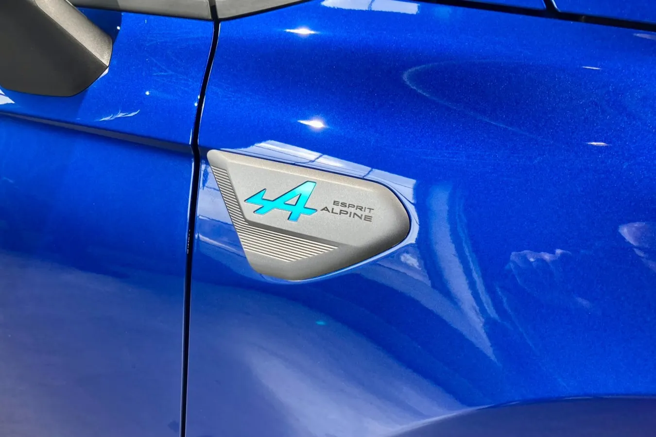 Außerdem krönt Renault jetzt auch die Clio-Palette mit der neuen Topausstattung „Esprit Alpine“.
