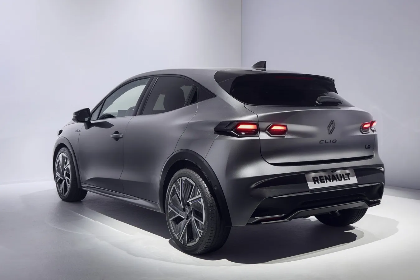 Der Clio bleibt klassischer Schrägheck-Kleinwagen auf Renaults modularer CMF-B-Plattform.