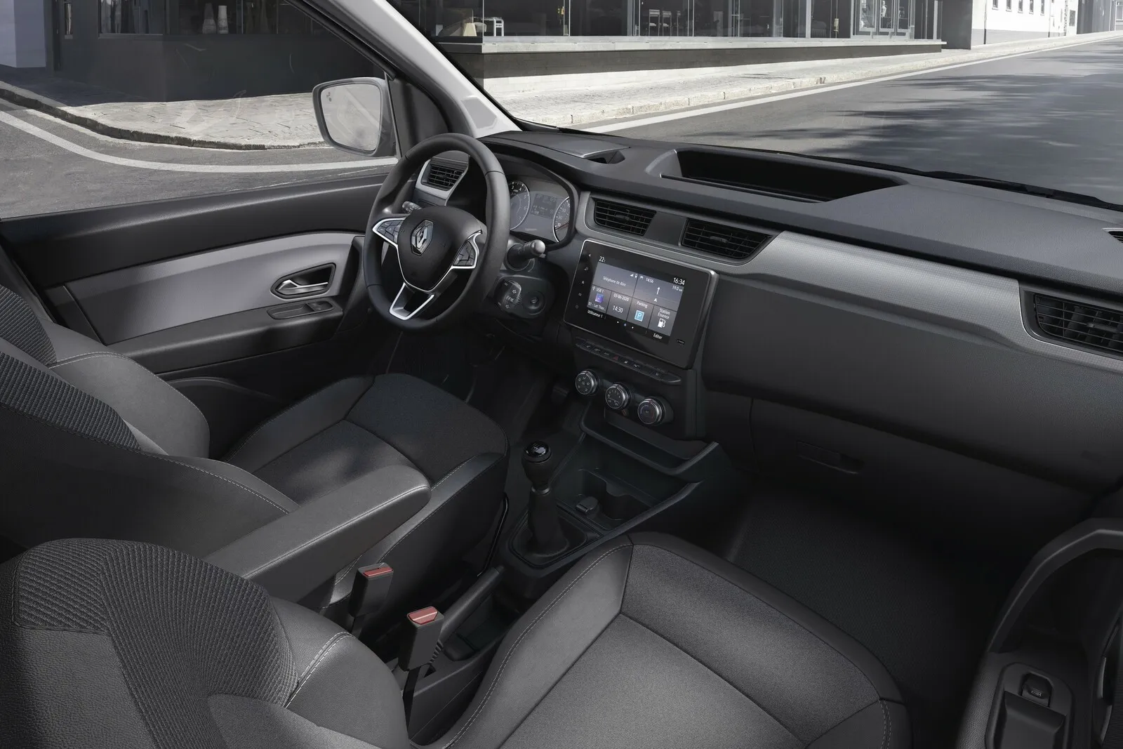 Die Cockpits von Kangoo und Express (im Bild) unterscheiden sich vom Layout her nicht,