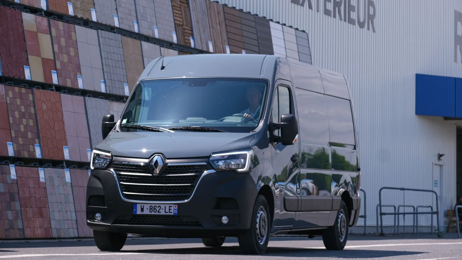 Auch den überarbeiteten Master E-Tech Electric stellen die Franzosen auf der IAA Transportation aus.