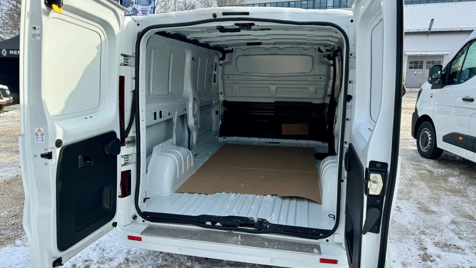 5,8 bis 8,9 Kubikmeter Fracht passen je nach Ausführung in den Trafic E-Tech Electric Kasten.
