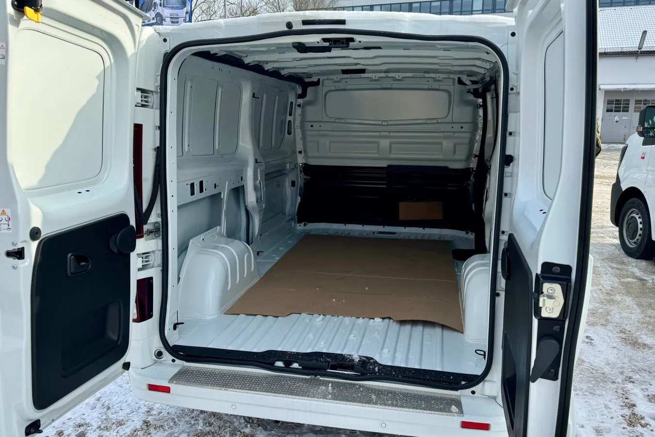 5,8 bis 8,9 Kubikmeter Fracht passen je nach Ausführung in den Trafic E-Tech Electric Kasten.