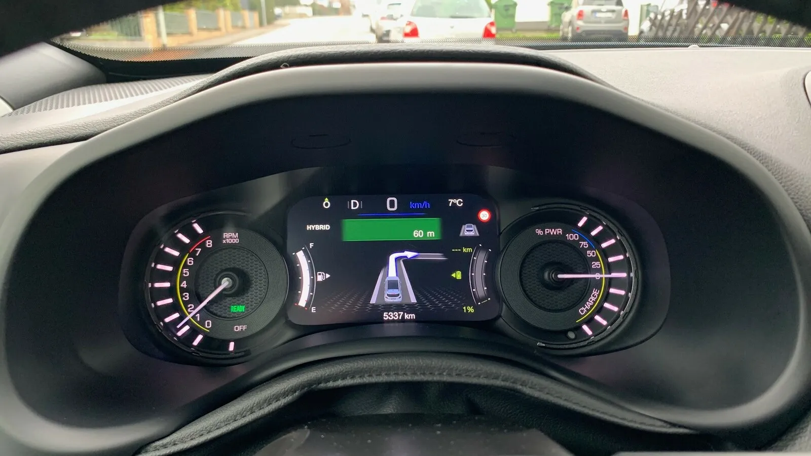 Alles im Blick: Das funktionale und übersichtliche Farbdisplay im Cockpit.