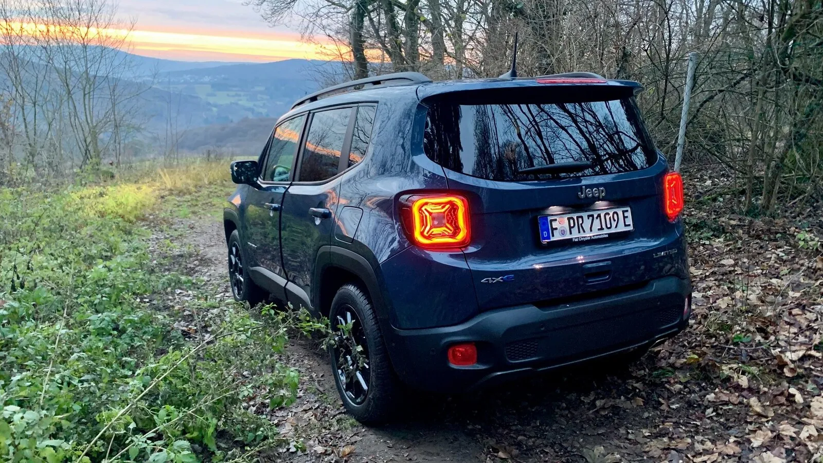 Der Jeep Renegade 4xe PHEV kombiniert den E-Antrieb mit geländegängiger Allradtechnik, was in dieser Klasse aktuell und wohl auch auf Sicht ein Alleinstellungsmerkmal ist.