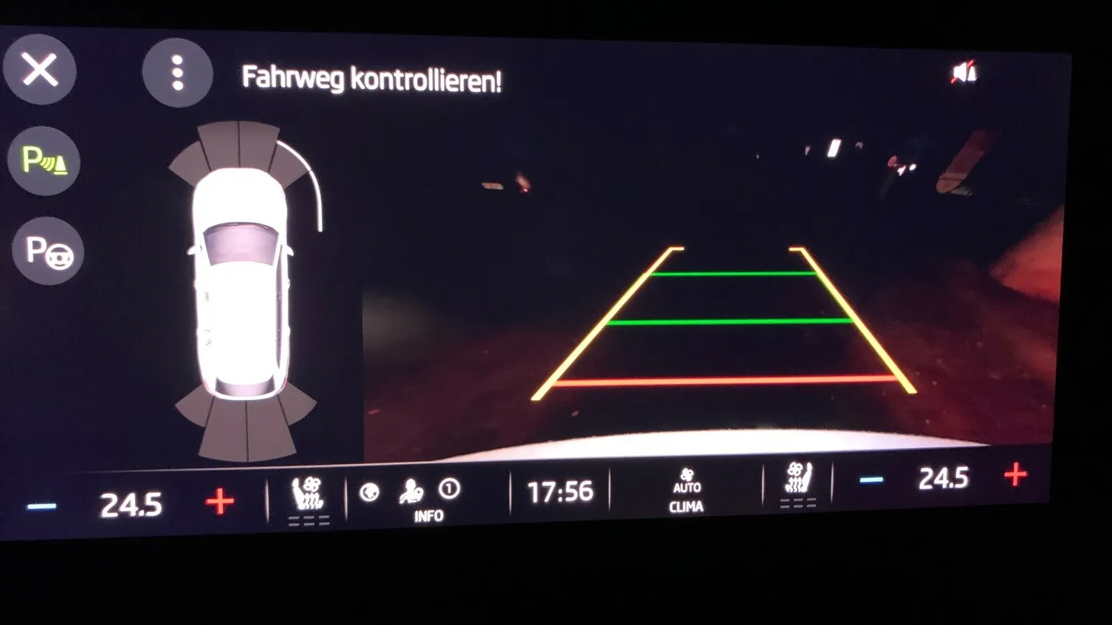 Eine der wenigen Schwächen. Die Rückfahrkamera ist in der Nacht nicht so hilfreich