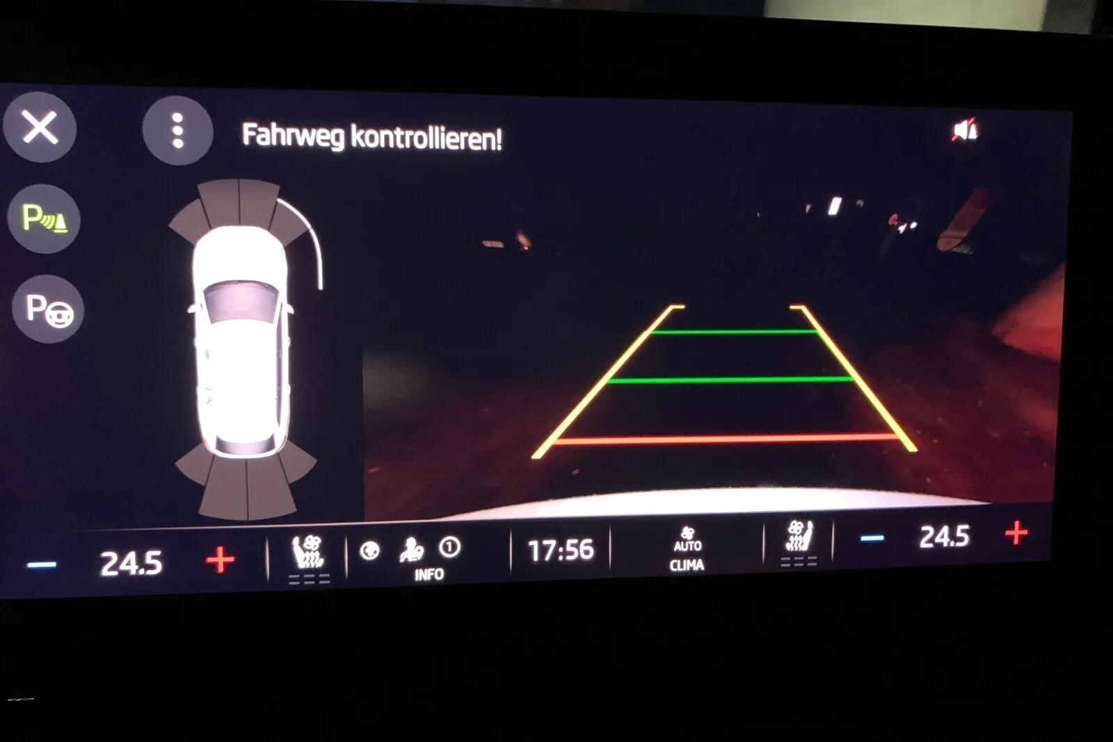 Eine der wenigen Schwächen. Die Rückfahrkamera ist in der Nacht nicht so hilfreich