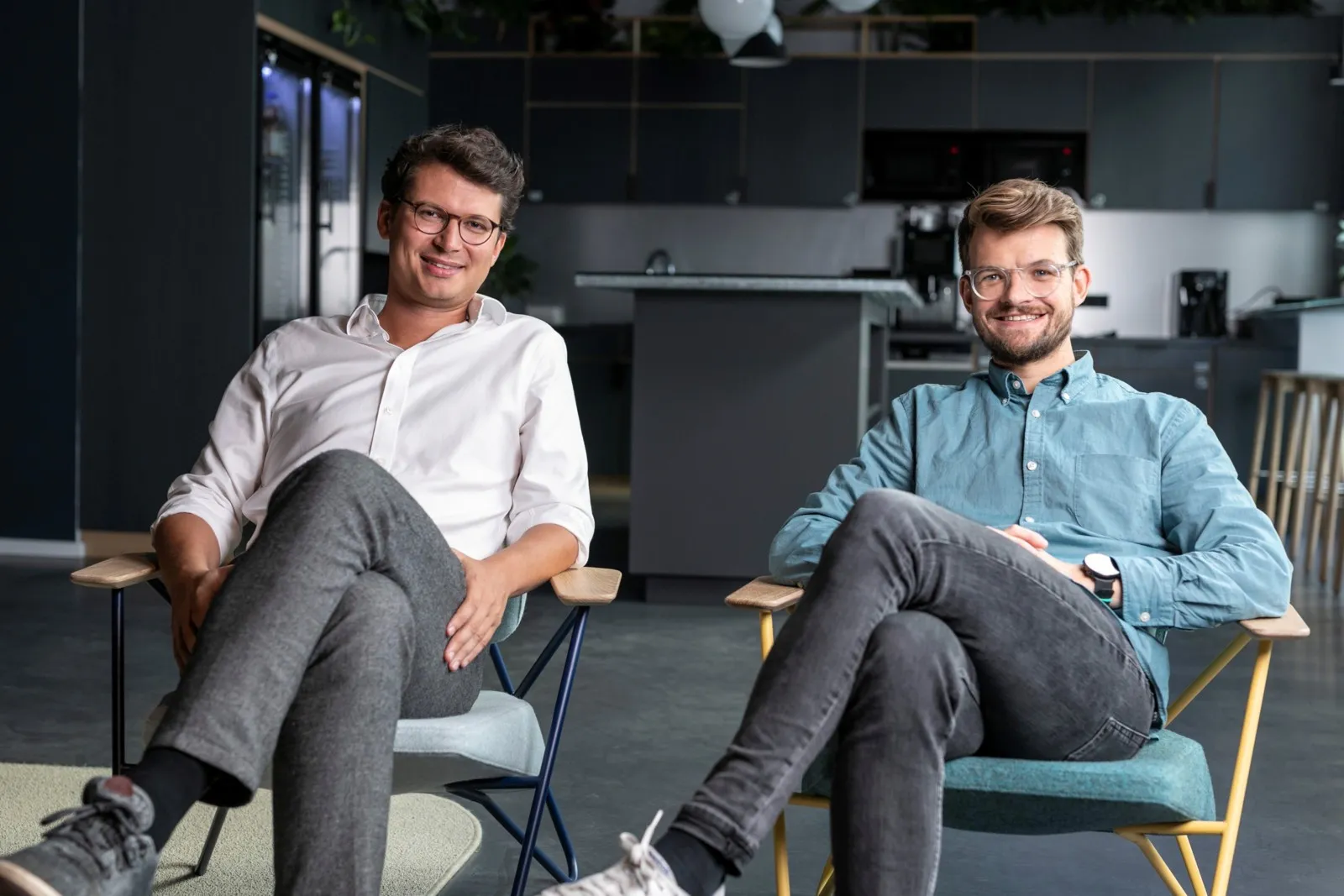 Andreas Schneider (l.) mit Christian Siewek, beide Gründer und CO-CEO von Vimcar: „Battery versteht als erfahrener Software-Investor in Europa und Nordamerika, was dynamisch wachsende Anbieter von Unternehmenslösungen wie wir brauchen.“
