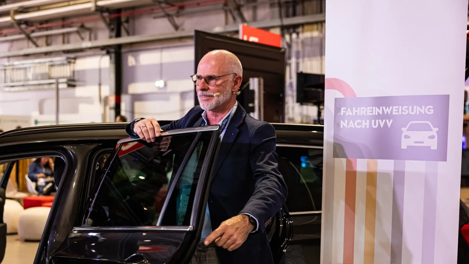 UVV-Schulung live am Fahrzeug: Michael Schulz, Wuppertaler Stadtwerke.