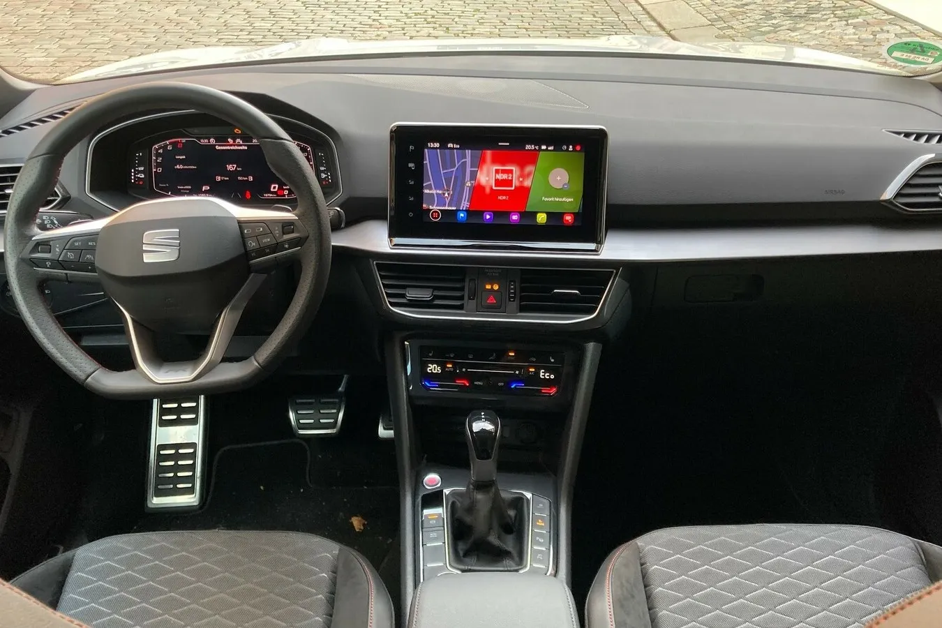 Wer das Navi ordert, erhält einen 9,2-Zoll-Touchscreen dazu (Standard: 8,25 Zoll). 10,25-Zoll-Digitalinstrumente sind Serie.