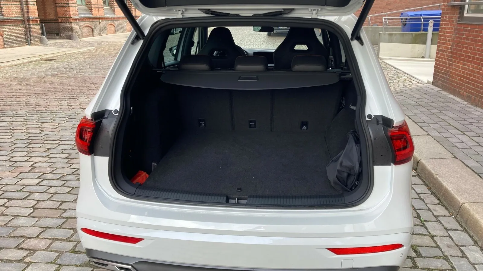 Im Standard misst der Kofferraum des Plug-in-Hybrid 610 Liter. Sieben Sitze gibt es im Tarraco nur für die konventionellen Diesel und Benziner.