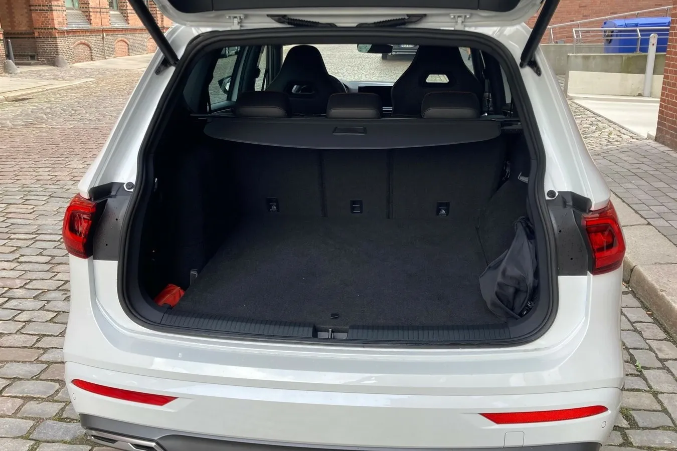 Im Standard misst der Kofferraum des Plug-in-Hybrid 610 Liter. Sieben Sitze gibt es im Tarraco nur für die konventionellen Diesel und Benziner.