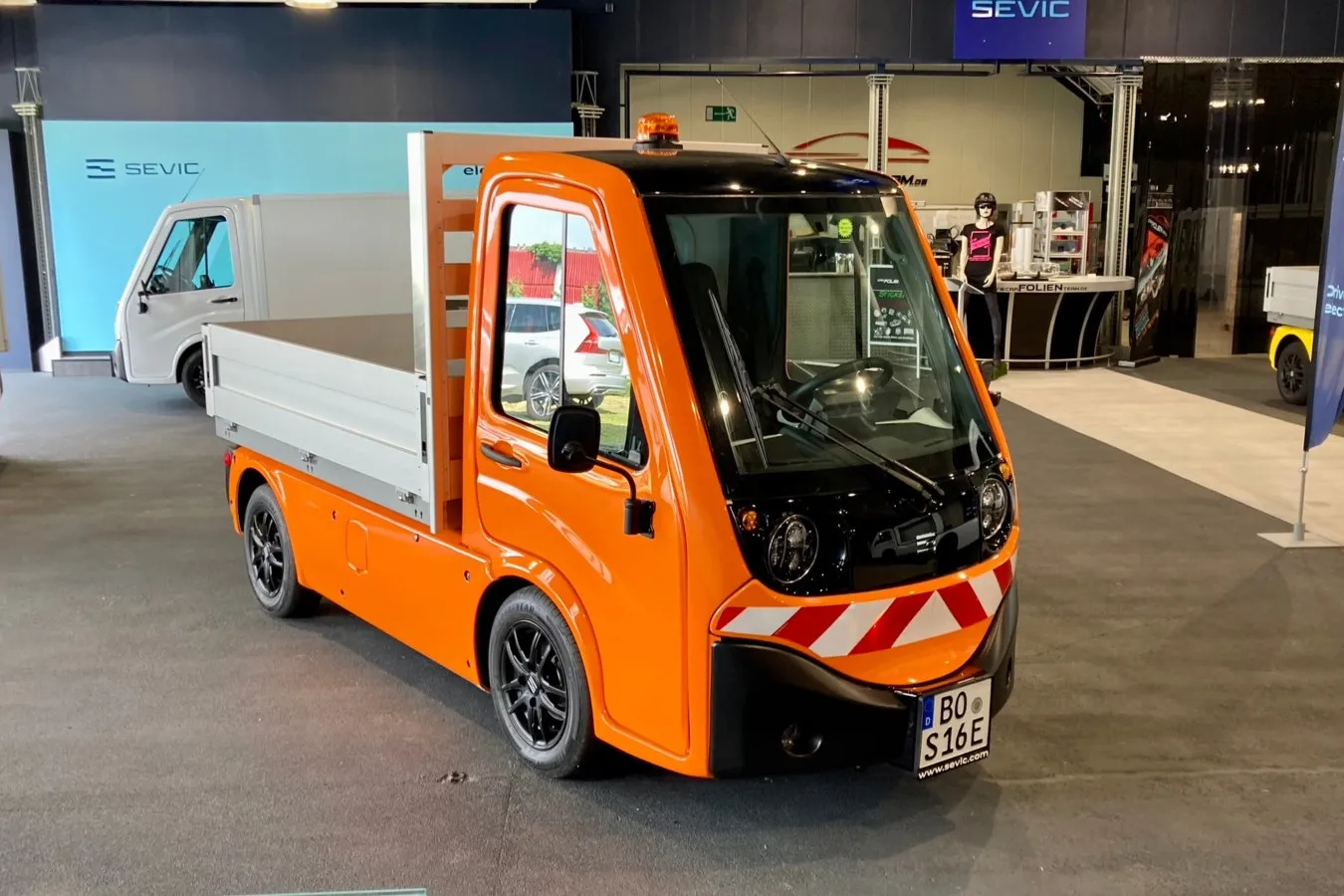 Sevic V500e als Pritsche für den kommunalen Einsatz.