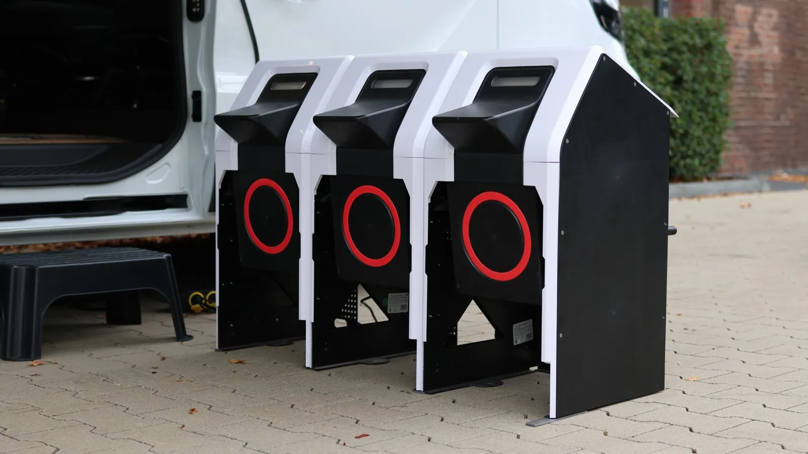 Klein ist das Nanocar, so auch die Battery-Swap-Station. Momentan (Stand 29. Oktober 2024) sind sie nicht in Deutschland installiert.
