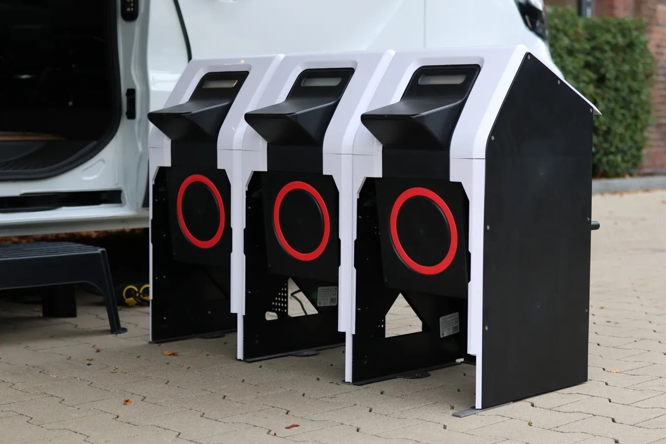 Klein ist das Nanocar, so auch die Battery-Swap-Station. Momentan (Stand 29. Oktober 2024) sind sie nicht in Deutschland installiert.