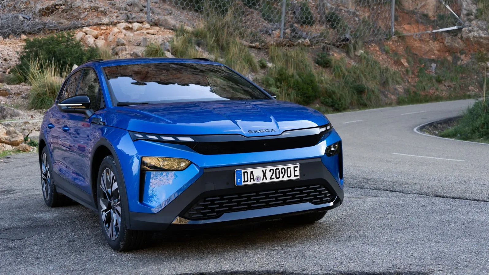 Der Skoda Elroq unterwegs auf den Straßen Mallorcas.
