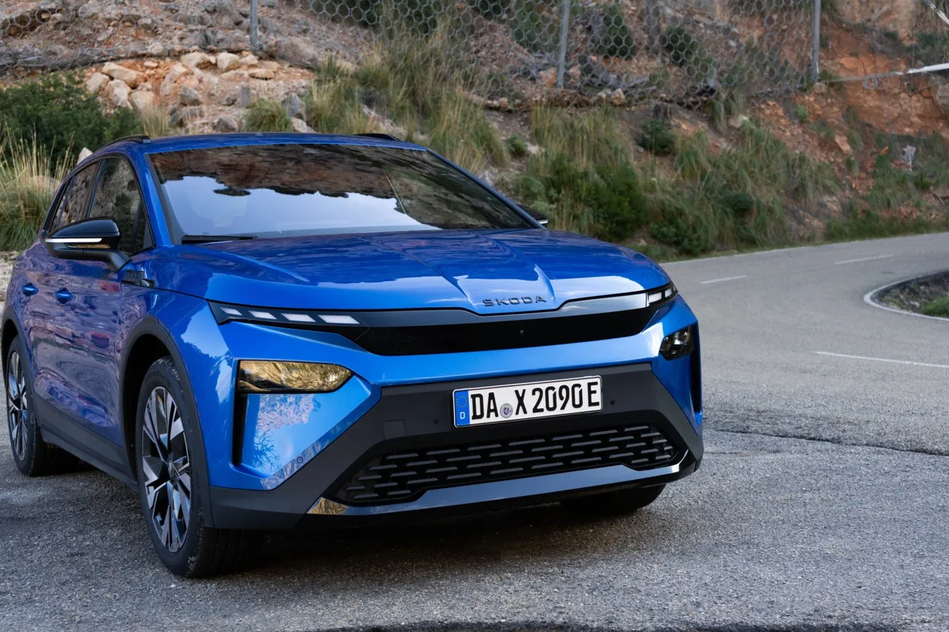 Der Skoda Elroq unterwegs auf den Straßen Mallorcas.