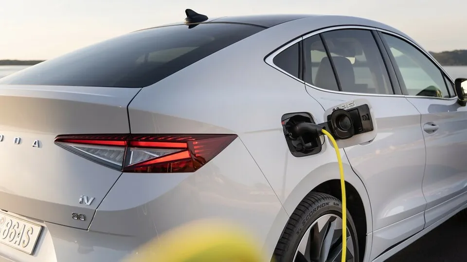 Halter von E-Autos erhalten beim Neukauf ein THG-Zertifikat, das sie auch verkaufen können