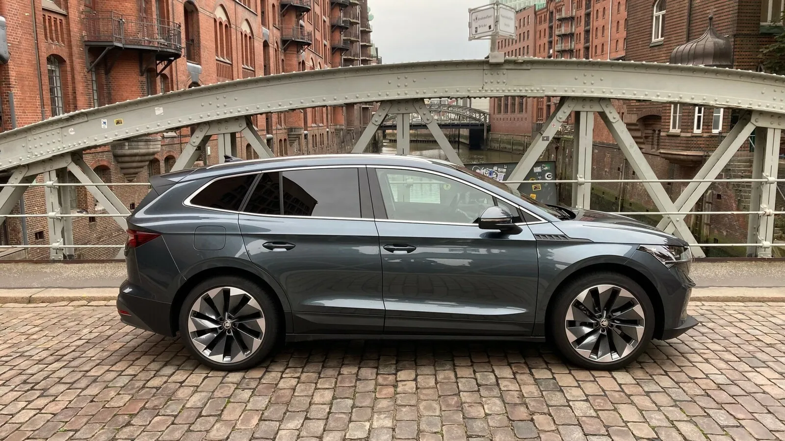 Mischung aus SUV, Kombi und Van – der Enyaq iV ist ein typischer Crossover.