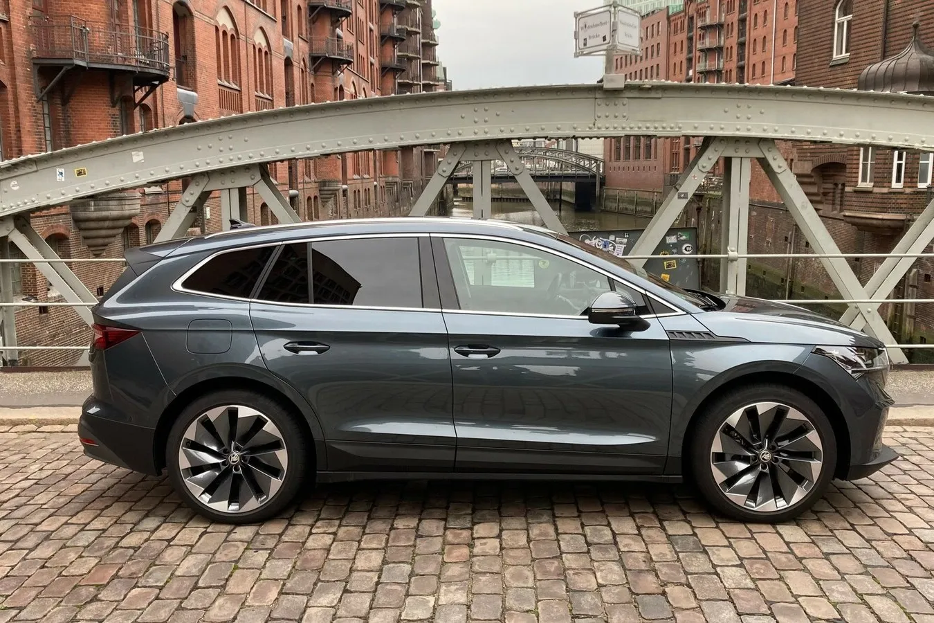 Mischung aus SUV, Kombi und Van – der Enyaq iV ist ein typischer Crossover.