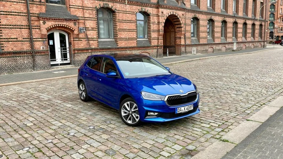 Immer noch typisch Fabia, aber deutlich modernisiert – Skodas gar nicht so kleiner Kleinwagen in vierter Generation.