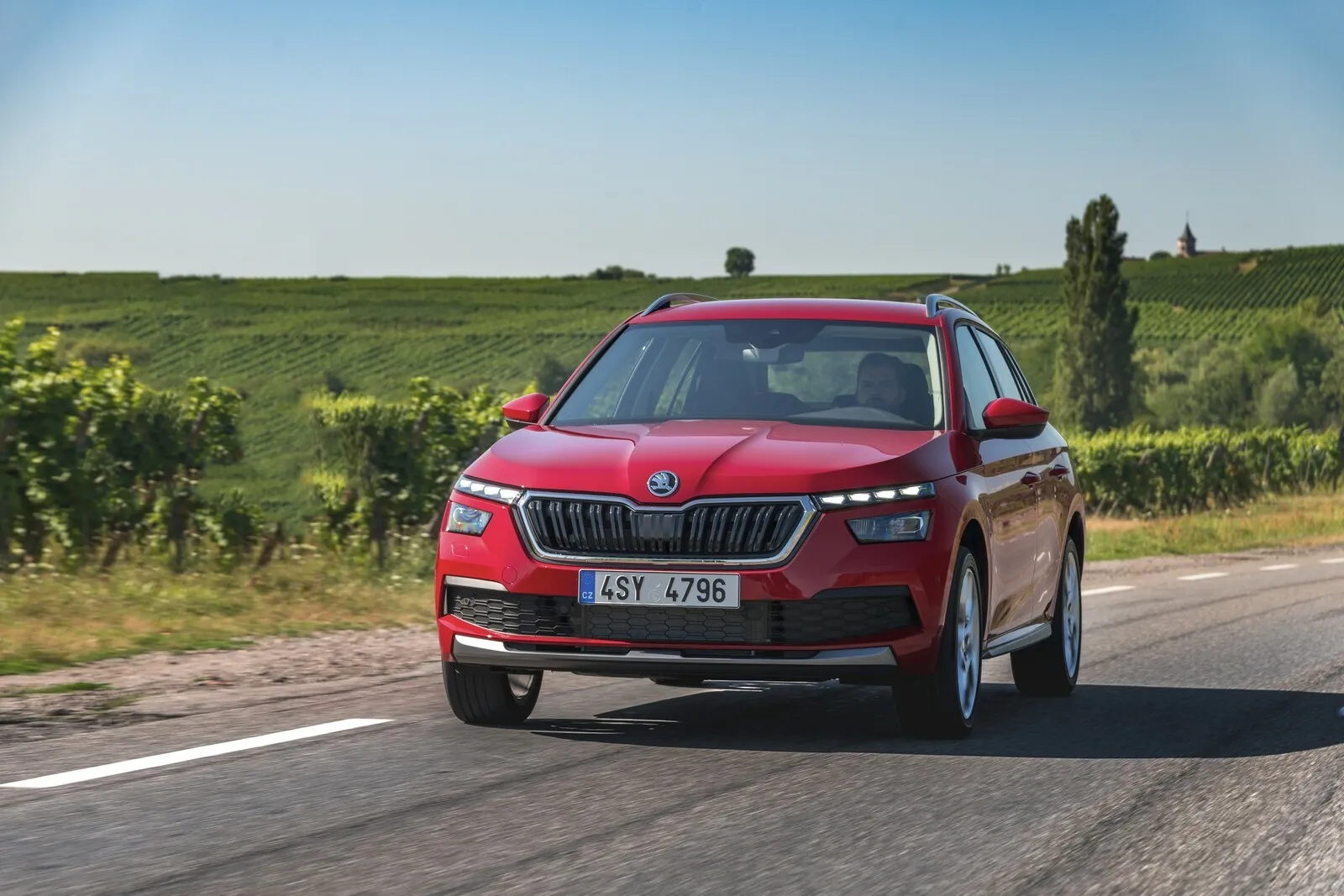 Der 150 PS starke Skoda Kamiq ist mit 790 Euro Wartungskosten über die definierte Laufzeit 375 Euro günstiger als der VW T-Cross.