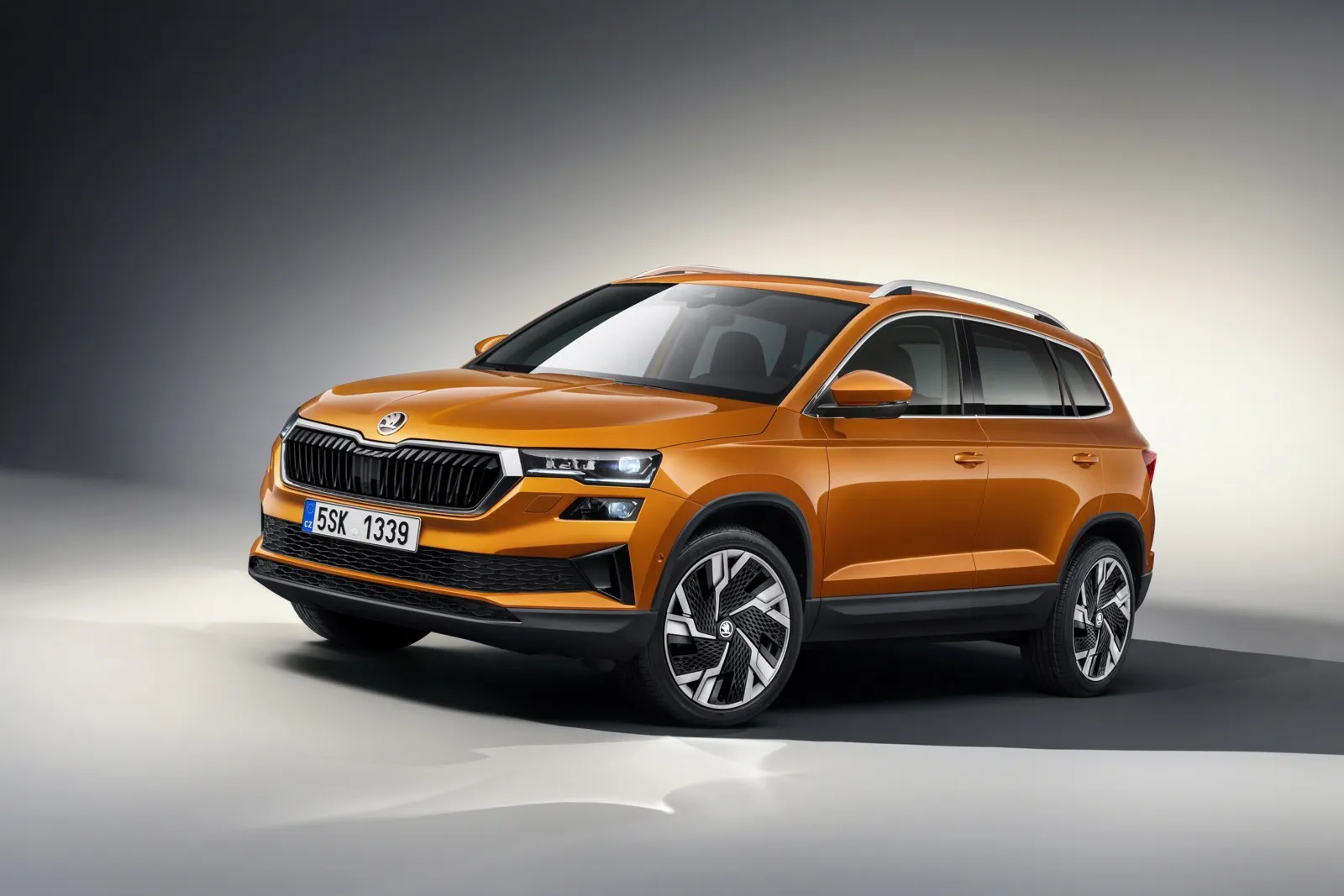Skoda Karoq 2.0 TDI Selection 4x4 DSG: 36 oder 34 Cent Betriebskosten je Kilometer bei 36 oder 48 Monaten Haltedauer.