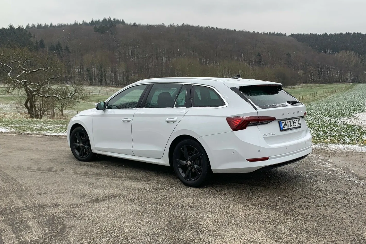 Mit einer Länge von 4,70 Metern ist der Octavia Combi schon ein Vertreter der Mittelklasse - ein Passat Variant hat in der Länge gerade mal 7 Zentimeter mehr zu bieten