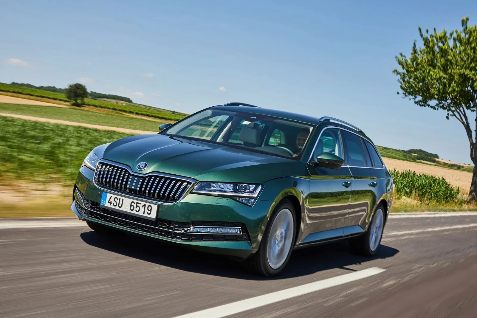 Skoda Superb 2.0 TDI DSG: Platz 3 beansprucht der geräumige tschechische Kombi mit Gesamtwartungskosten von rund 1.520 Euro.