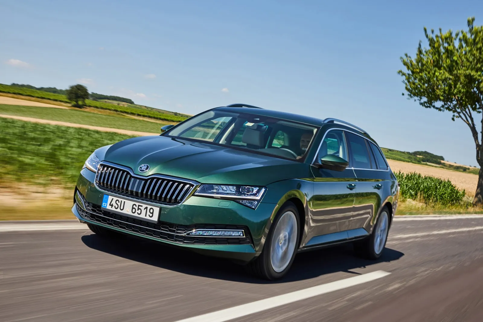 Skoda Superb Combi 2.0 TSI DSG: Mit gut 3.265 Euro liegt der Tscheche auf Platz vier unserer der Wartungs-Hitliste.