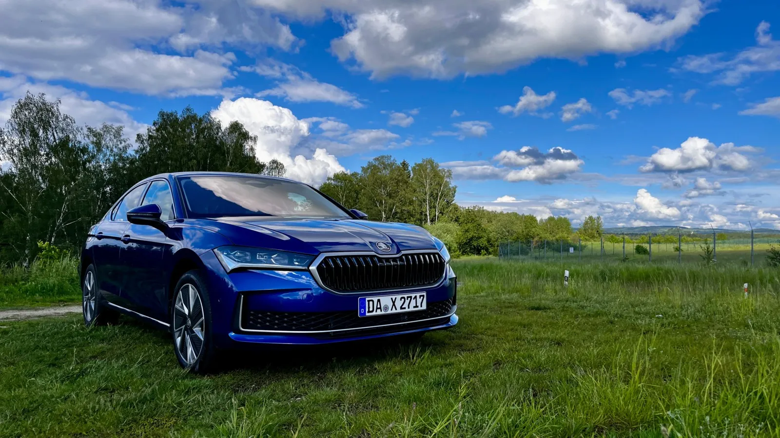 Insgesamt sechs Metallic- und zwei Unilackierungen bietet Skoda für den neuen Superb an. Auch stehen sechs neue Farbtöne bereit.