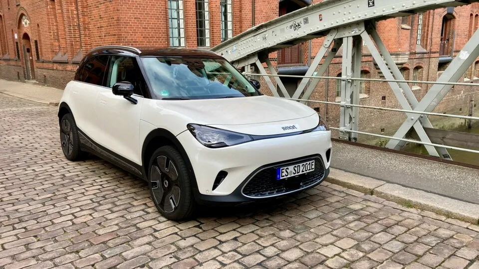 Ganz schön groß geworden, aber weiterhin mit freundlichem Gesicht: Smart geht jetzt mit dem Elektro-SUV #1 auf Kundenfang.