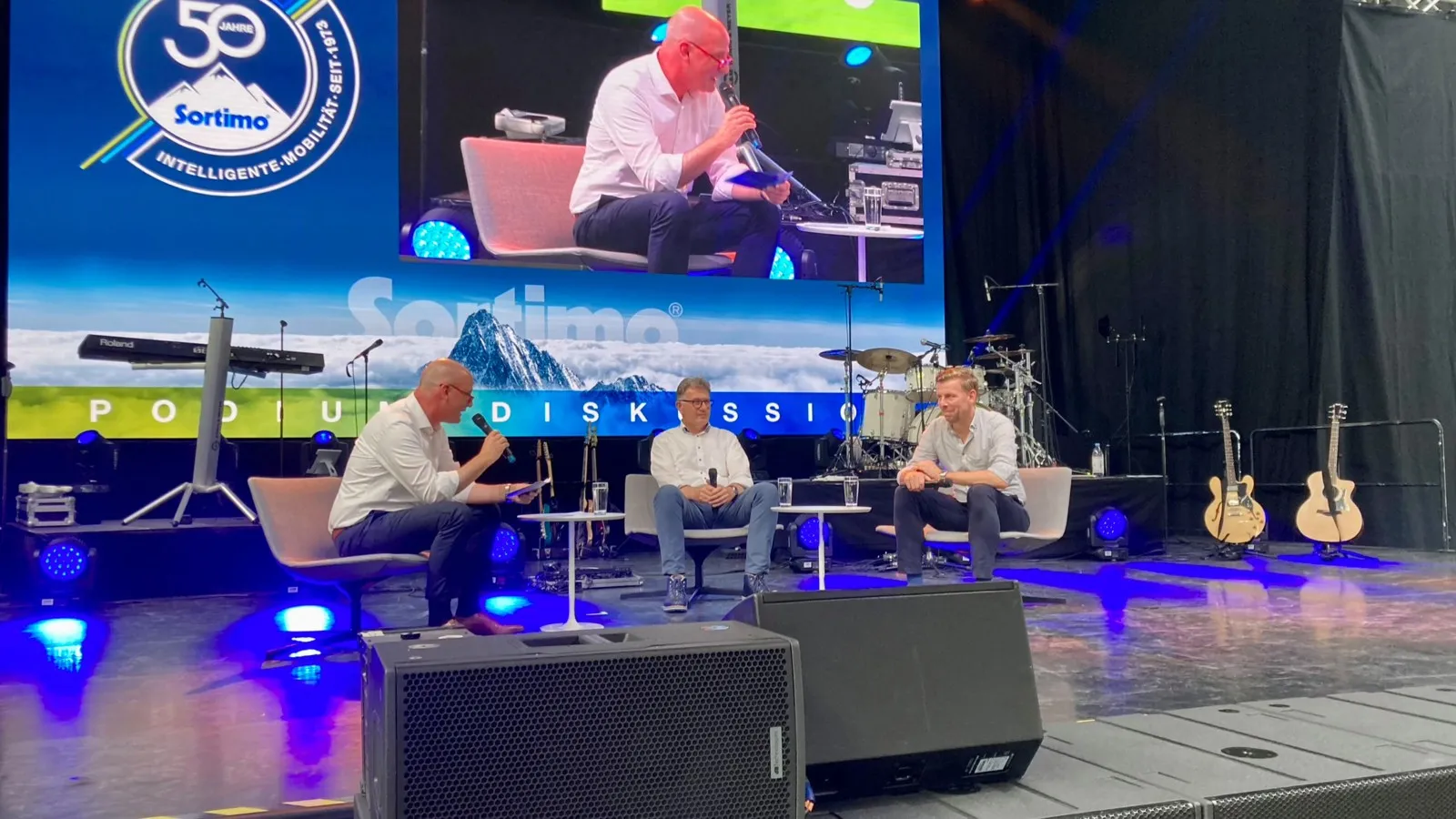 Marc Lucassen (IHK Schwaben), Reinhold Braun (Sortimo) und Benjamin Simon (ISS Energy Services; v. l.) im Gespräch über künftige Branchentrends.