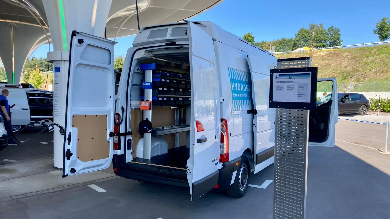 Auch ein ausgebauter Brennstoffzellen-Transporter war in Zusmarshausen zu sehen.