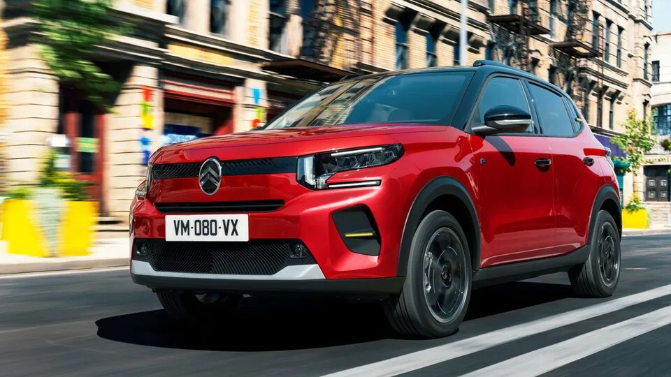 Aus dem klassischen Kleinwagen wird ein kompaktes stämmiges Mini-SUV mit ultrakurzen Überhängen und drei Zentimeter höherer Bodenfreiheit als bisher
