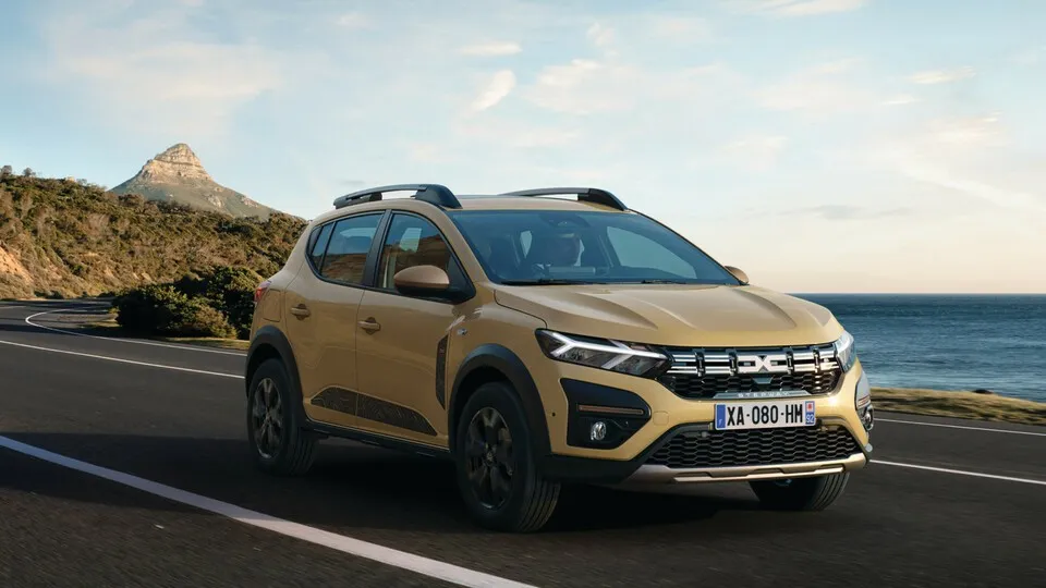 Zusätzlich zum Sicherheits-Upgrade erhält der Dacia Sandero eine neue Außenfarbe und neue Leichtmetallräder.
