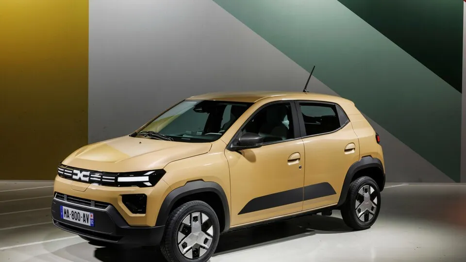 Der Dacia Spring kommt im Sommer mit neuer Optik auf den Markt.