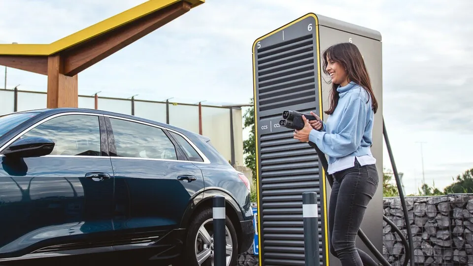 Fastned zählt zu den Betreibern der neuen Rastplatz-Ladeanlagen.
