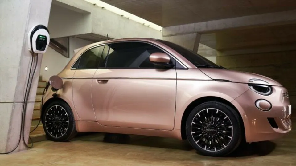 Bei längeren Standzeiten sind Ladestände bei E-Autos zwischen 30 und 80 Prozent für die Batterie am schonendsten