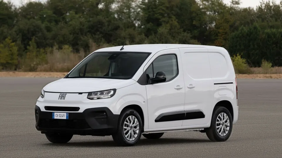 Der Fiat Doblo ist ab sofort in Deutschland mit einigen optischen und technischen Neuerungen bestellbar.