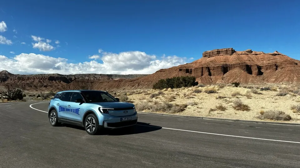 Der Ford Explorer steht kurz vor dem Start.