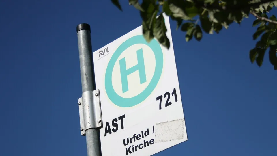 Der Weg zur nächsten Haltstelle ist für die meisten Deutschen nicht sehr weit. Die Taktung der Nahverkehrsmittel ist vielen allerdings zu niedrig