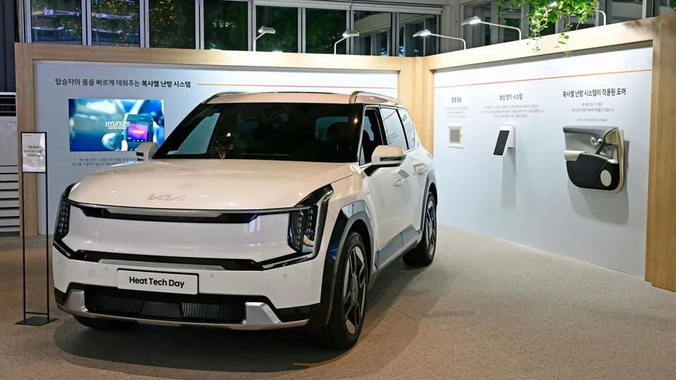 Ein auf dem Heat Tech Day präsentierter Kia EV9 ist mit dem Strahlungsheizsystem ausgestattet