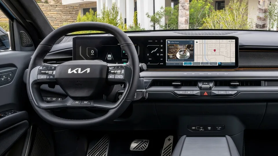 Die Software von Infotainment und Steuergeräten lässt sich aus der Ferne aktualisieren.