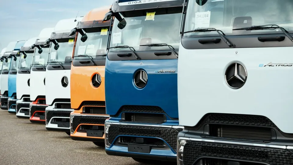 Ab 2025 sind auch Elektro-Lkw wie der Mercedes eActros für den Gefahrenguttransport zugelassen