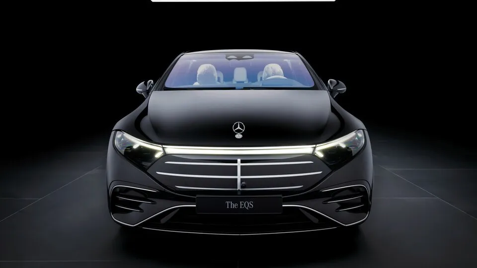 Beim Mercedes EQS wandert der Stern auf die Haube.