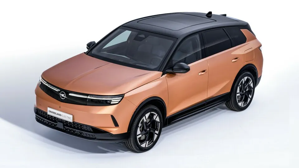 Wenn im Herbst der neue Grandland - es ist die zweite Generation - zum Händler rollt, zeigt sich das Flaggschiff-SUV der Marke in ungewohnten Abmessungen.